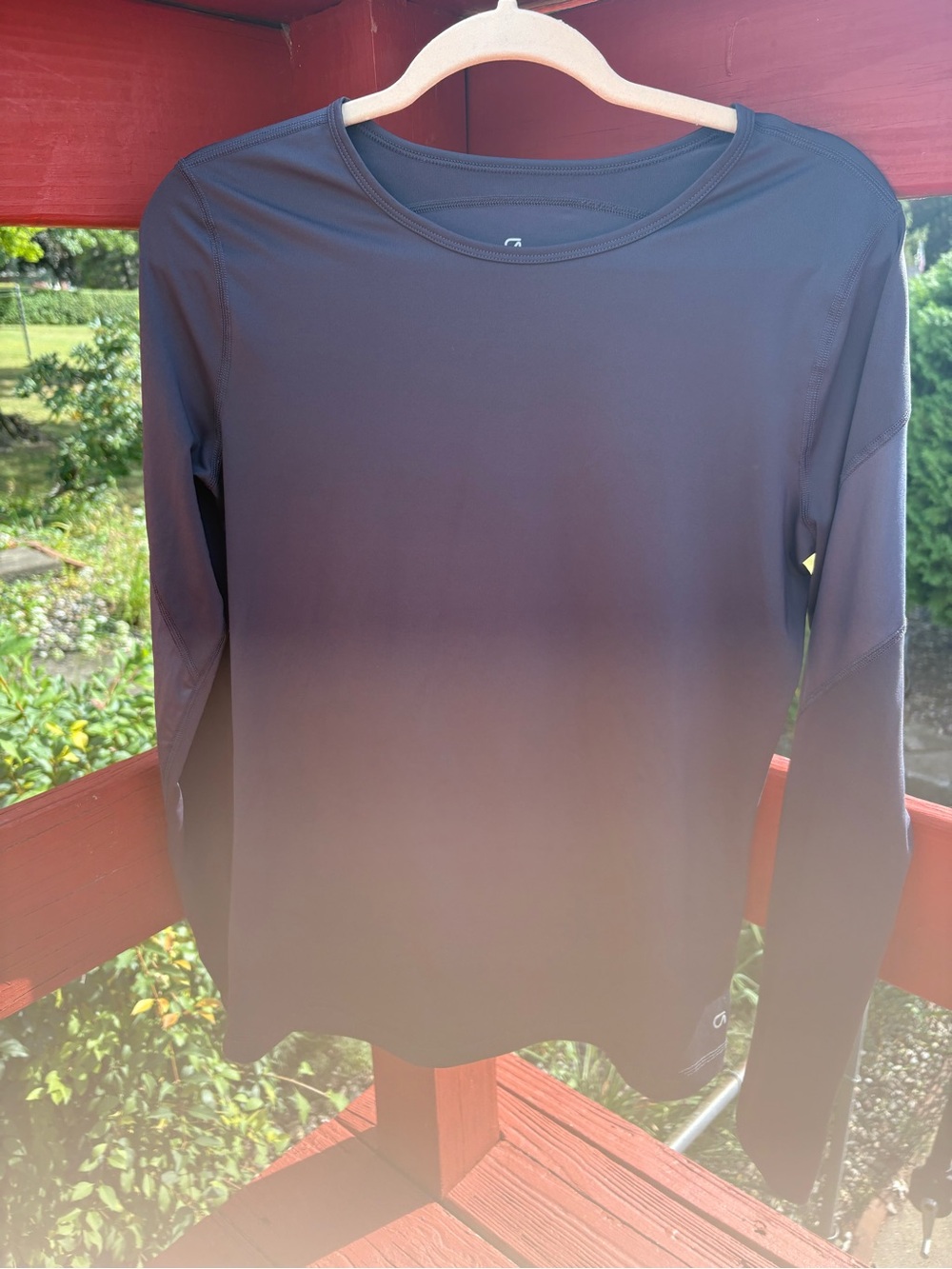 GapBodyFit Women’s Long Sleeve Performance Athletic Top – Size Medium